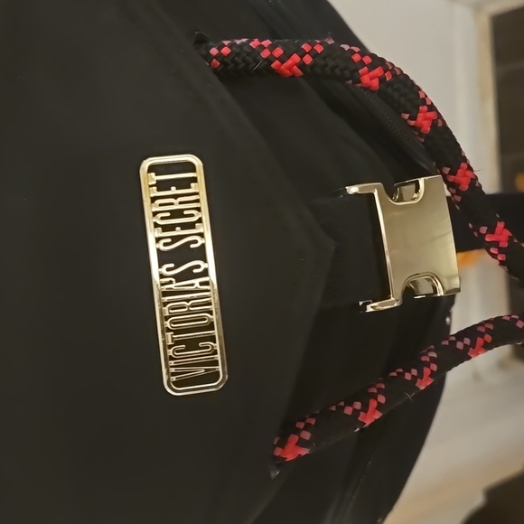 VICTORIA'S SECRET Love Victoria Getaway Travel Black Nylon Backpack - Picture 4 of 7
